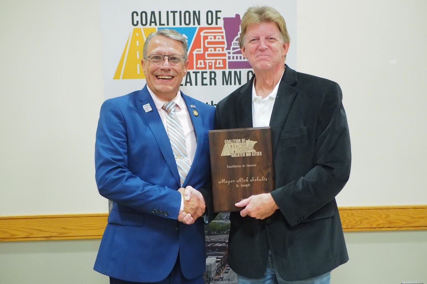 Excellence in Service - Award Photo, Mayor Schultz